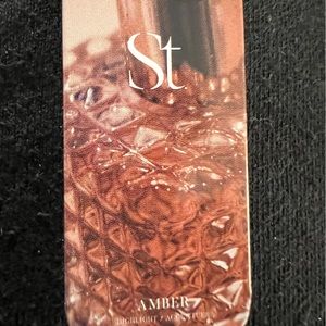 Seint highlighter in color Amber